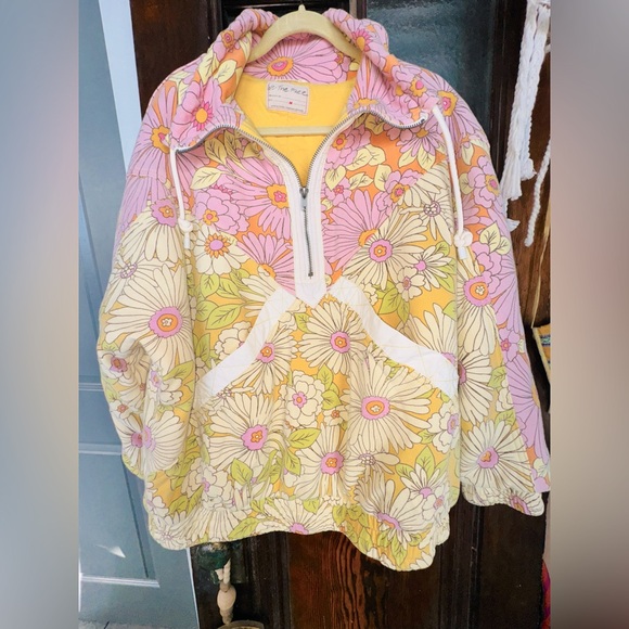 We The Free Sweaters - RARE FREE PEOPLE thickly quilted Floral Half-Zip Pullover with 2 front pockets